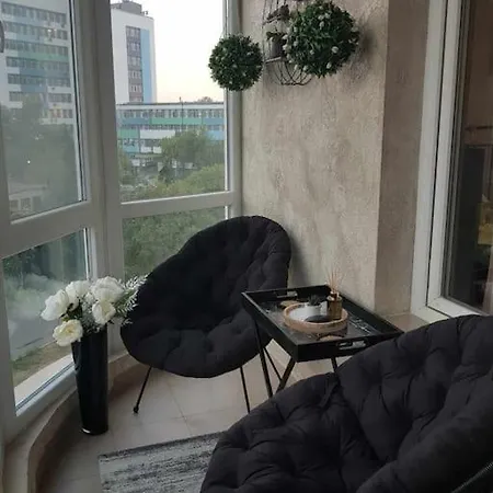 Stylish 1br Flat With Sunny Terrace アパート *
