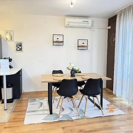 アパート Stylish 1br Flat With Sunny Terrace *