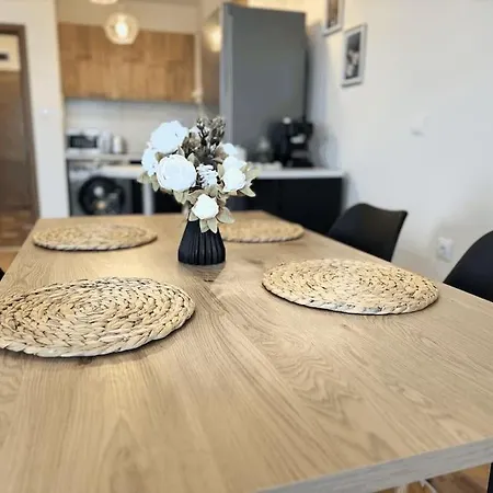 Stylish 1br Flat With Sunny Terrace アパート ブルガス