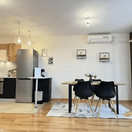 アパート Stylish 1br Flat With Sunny Terrace ブルガス