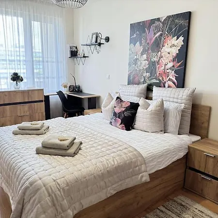 Stylish 1br Flat With Sunny Terrace ブルガス