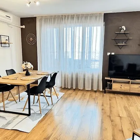 Stylish 1br Flat With Sunny Terrace アパート *