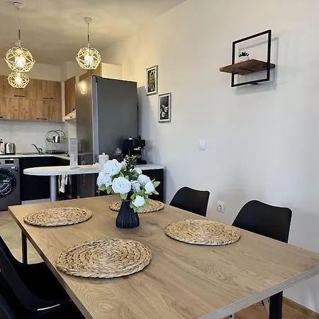 Stylish 1br Flat With Sunny Terrace * ブルガス
