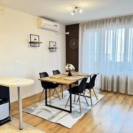 Stylish 1br Flat With Sunny Terrace ブルガス