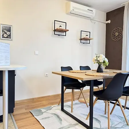 Stylish 1br Flat With Sunny Terrace Apartment